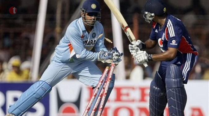 Dhoni becomes maiden Indian keeper to complete 350 ODI dismissals
