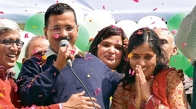 मुख्यमंत्री अरविंद केजरीवाल की पत्नी सुनीता केजरीवाल ने नौकरी से वीआरएस लिया