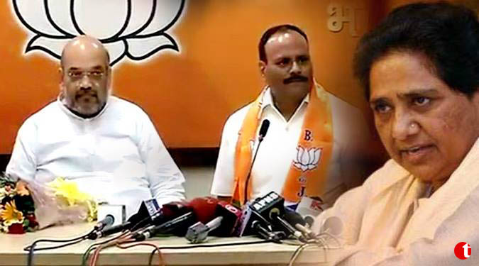 मायावती की पार्टी में बीजेपी की सेंधमारी…बृजेश पाठक मोदी की शरण में