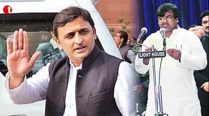 अखिलेश कैबिनेट में बर्खास्त गायत्री प्रजापति फिर से शामिल, छह राज्य मंत्री हुए पदोन्नत