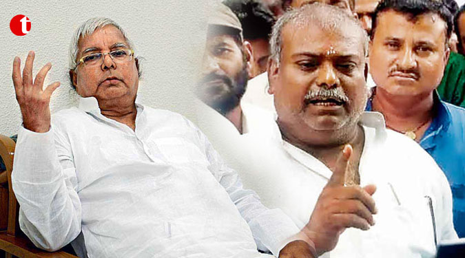 राजद के निलंबित विधायक राज वल्लभ ने लालू से मुलाकात की