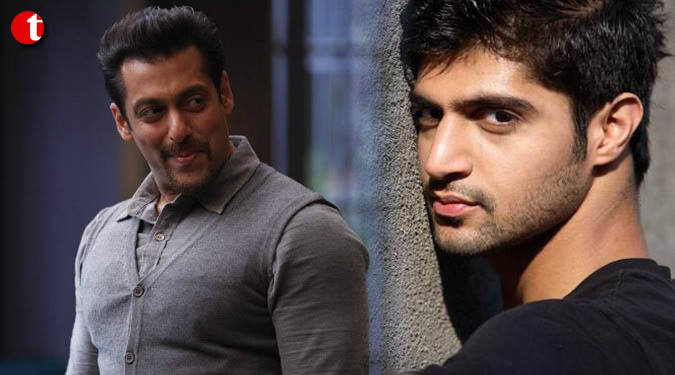 Salman Khan welcomes Ahan Shetty in Bollywood