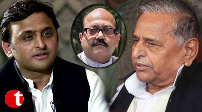 SP feud: Mulayam may sacrifice Amar Singh to end the rift