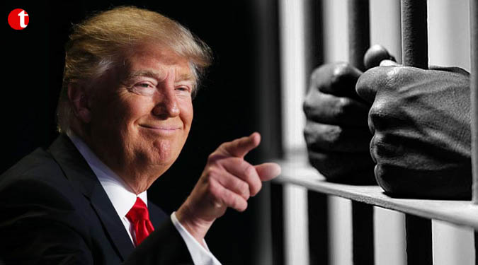 Trump reverses Obama ban on private prisons