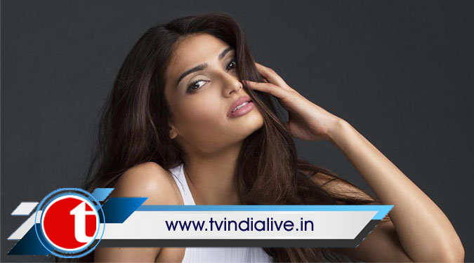 Our family rule is we don't give advice to each other: Athiya Shetty