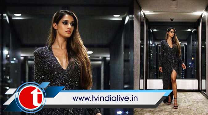 Disha Patani turns black diva on LFW runway