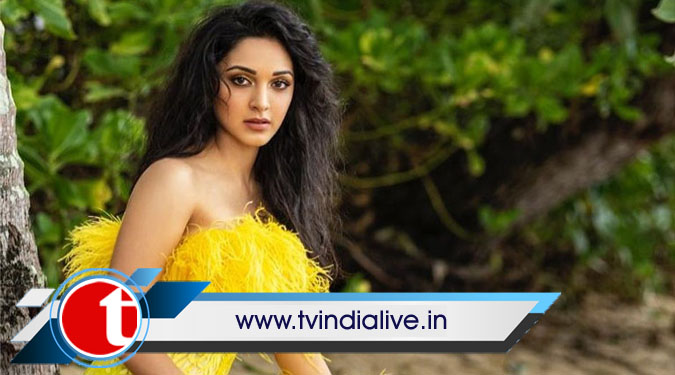 Kiara flaunts yellow outfit, fans call her ''Maggi''