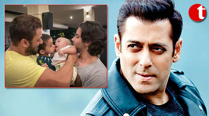 Salman posts a pic with nephews and niece