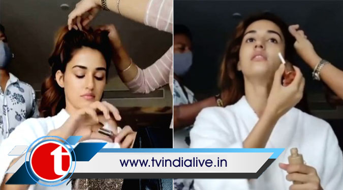 Disha Patani does her make-up for first time