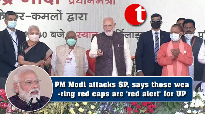 PM Modi attacks SP, says those wearing red caps are 'red alert' for UP