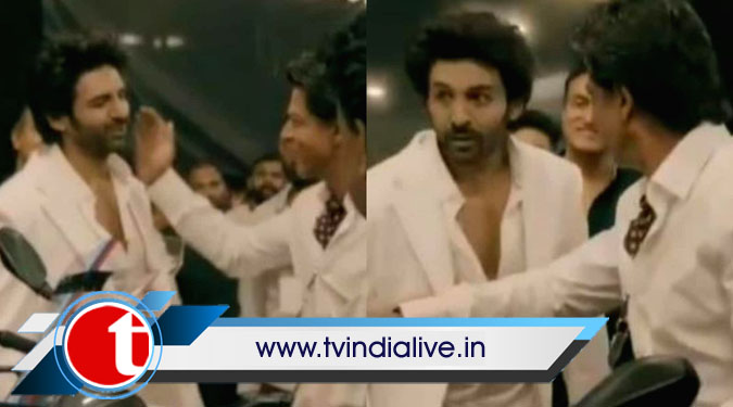 SRK hugs Kartik Aaryan, pats his cheeks; 'true rockstar', say fans