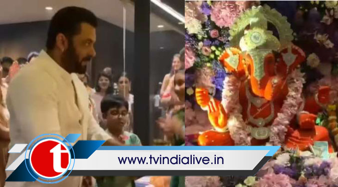 Salman shares glimpse of Ganpati aarti at sister Arpita’s home