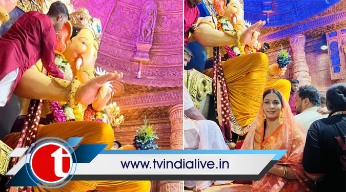 Tanishaa Mukerji shares stunning pix of her first visit to Lalbaughcha Raja