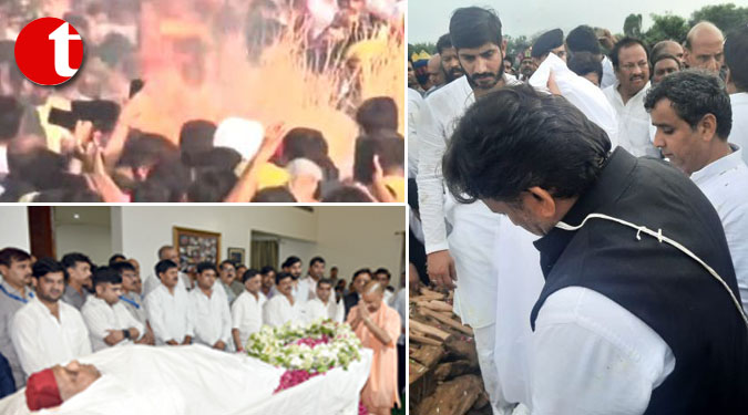 मुलायम सिंह पंचतत्व में विलीन, अखिलेश ने दी मुखाग्नि