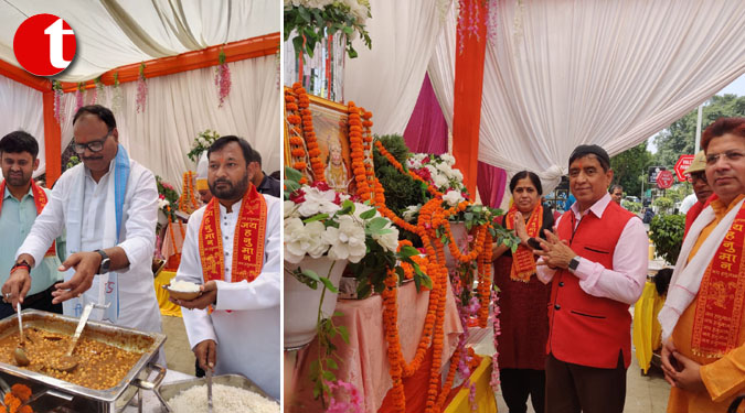 रॉयल कैफे समूह द्वारा किया गया विशाल भंडारे का आयोजन