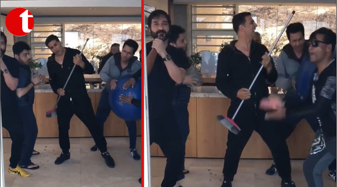 Akshay Kumar Gives Funny Spin To ‘Kya Hua Tera Wada’ With Pals On Friendship Day